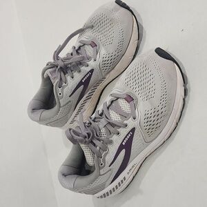 Brooks Ariel 20 Oyster Grape Women's Size 9 Shoes/Sneakers 1203151B009